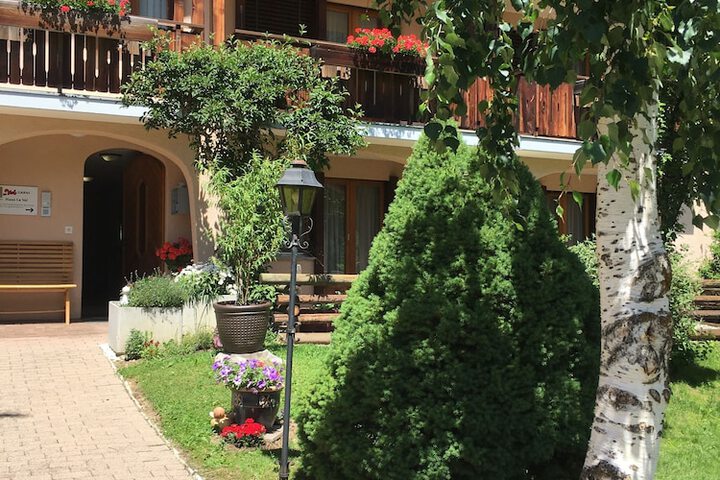 Hotel Exterior 31 of 37