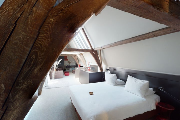 Room 42 of 61