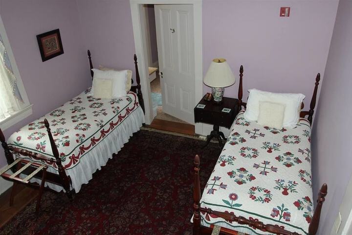 Room 27 of 109