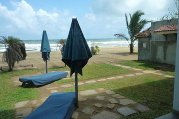 Hotel Exterior 6 of 17