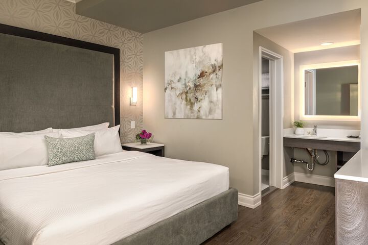 Room 10 of 37