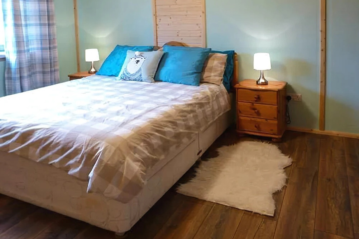 Room 6 of 16