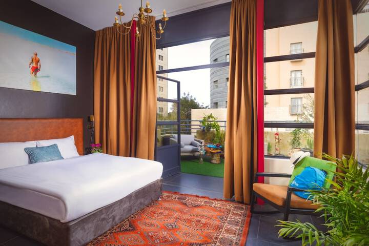 Room 48 of 80