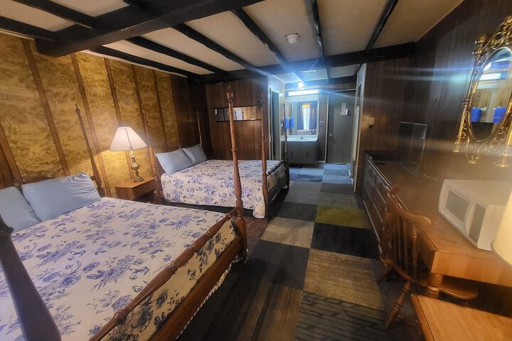 2 Double Beds (23 of 28)