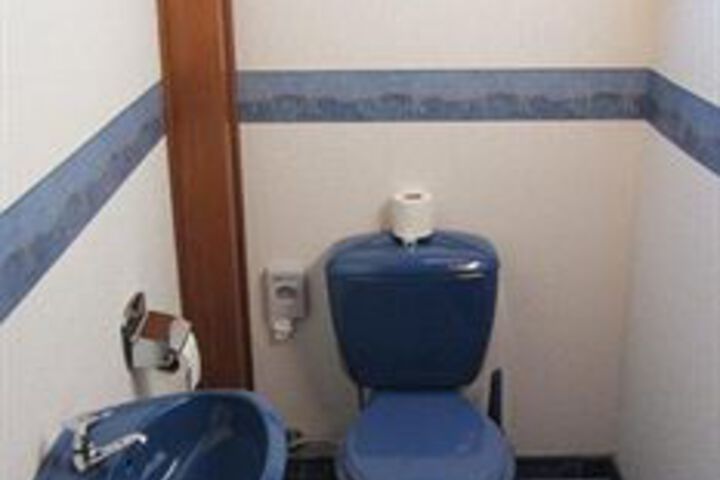 Room 7 of 68