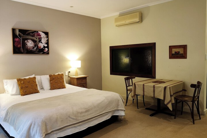Room 10 of 127