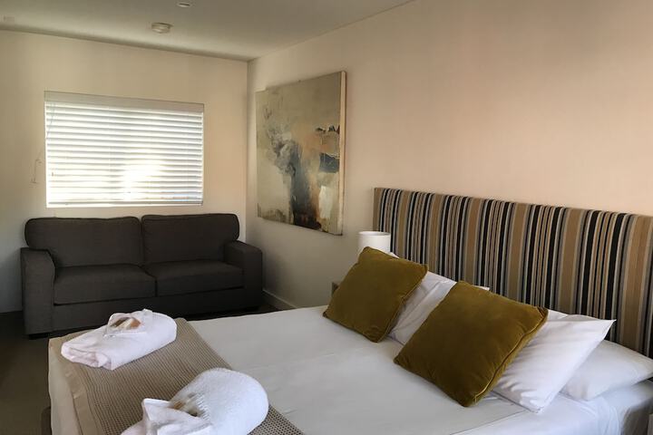 Room 9 of 37