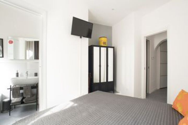 Room 13 of 30