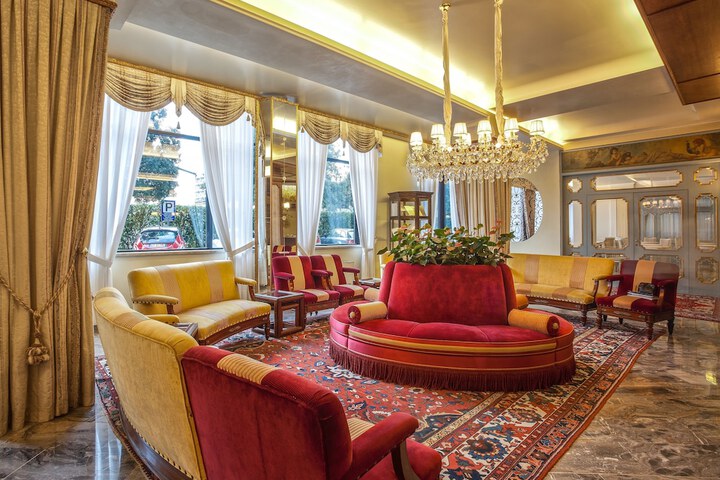 Entrance & Lobby