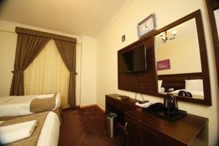 Hotel Suite Photo