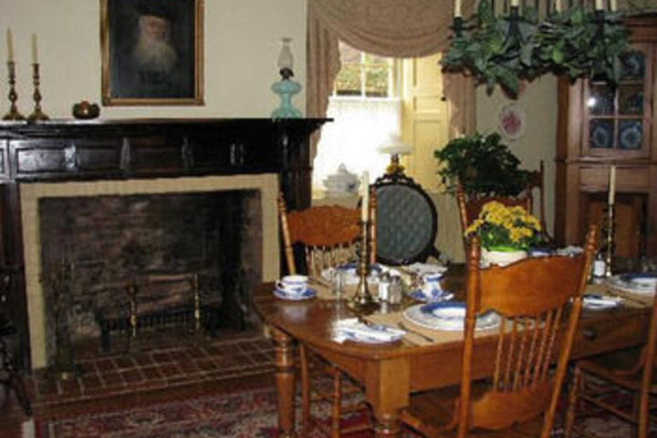 Dining 2 of 13