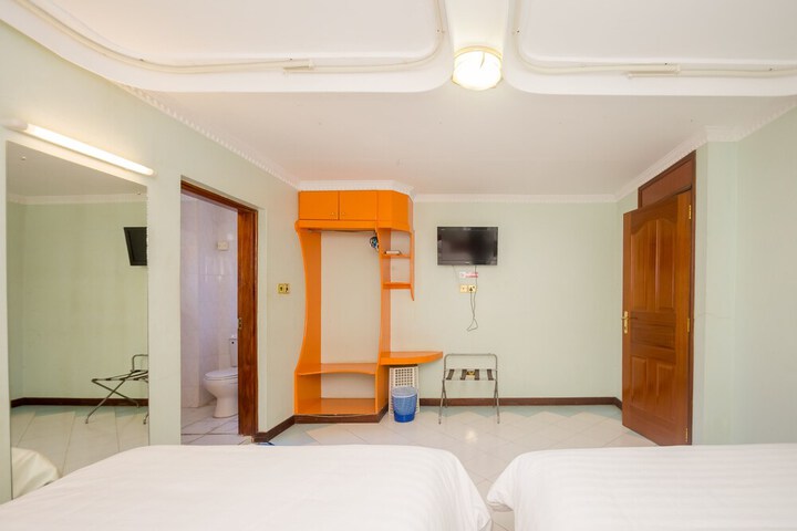 Room 12 of 24