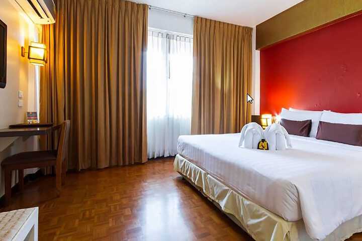 Room 7 of 33