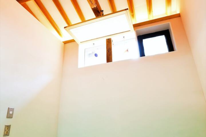 Room 10 of 105