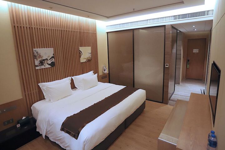 Room 18 of 101