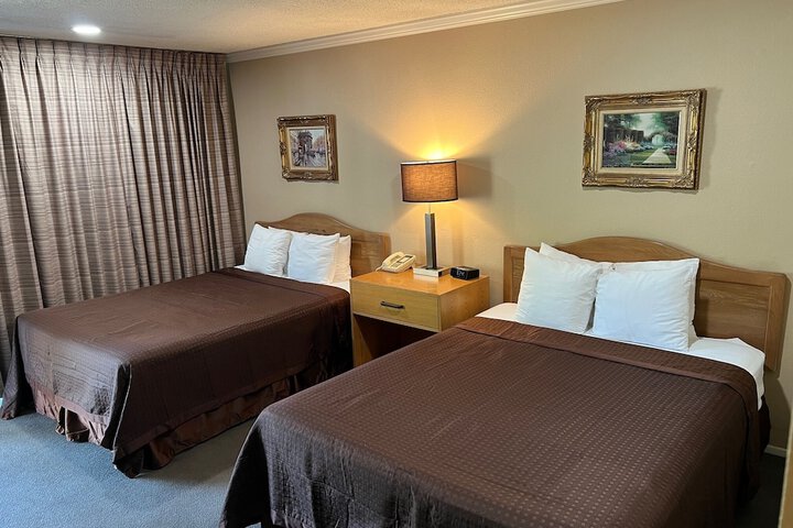 2 Queen Beds (21 of 24)