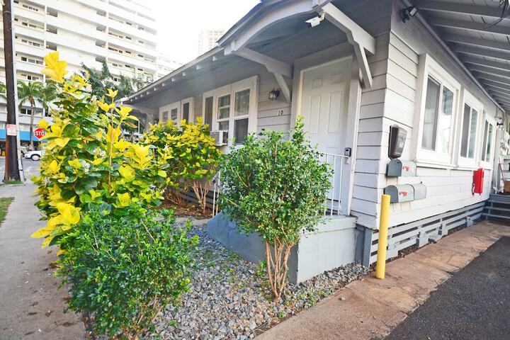 Waikiki Studio #210 1 Home in Honolulu, HI