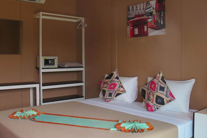 Room 9 of 36