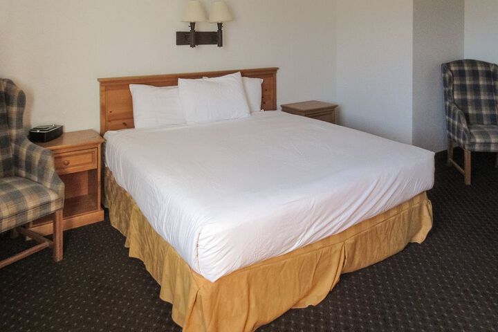 Room 5 of 12