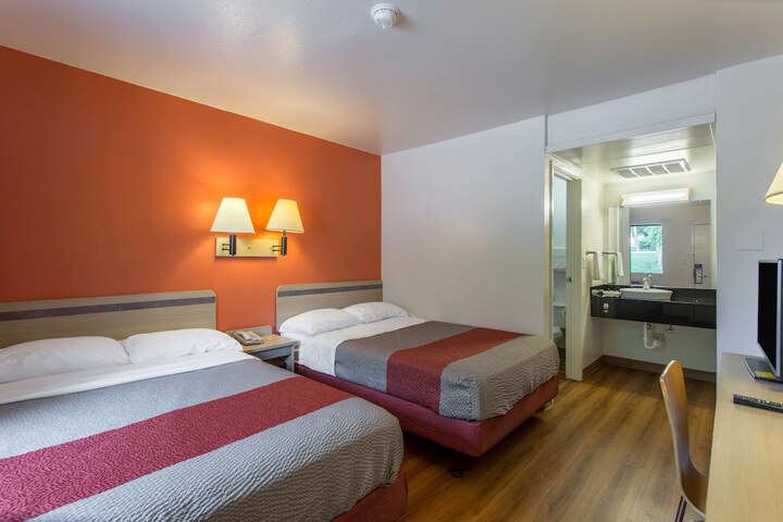 Room 15 of 33