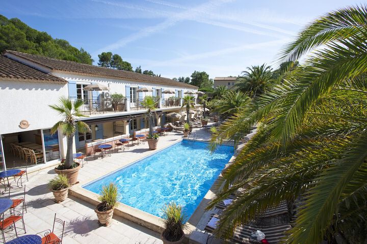 Hotel Pool