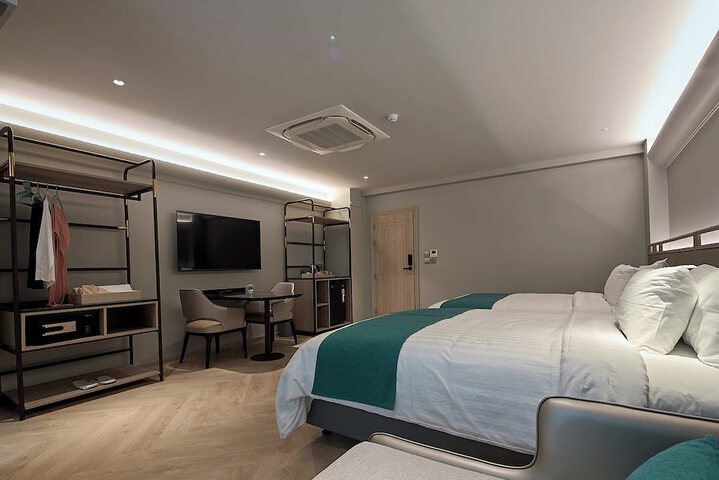 Room 169 of 212