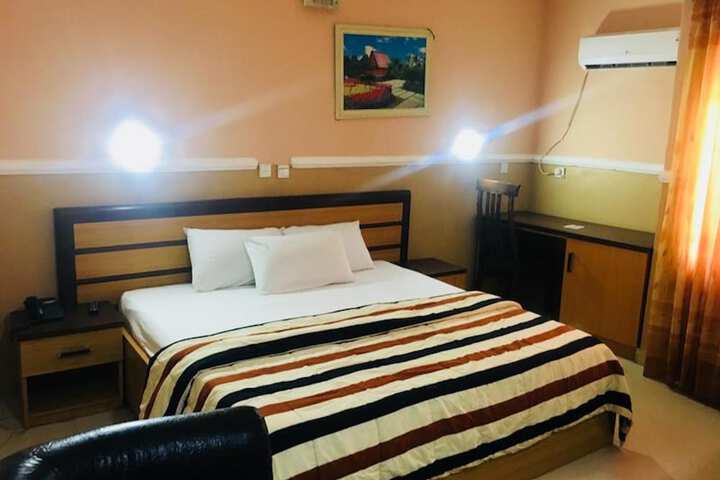 Room 7 of 15