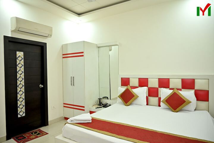 Room 15 of 37