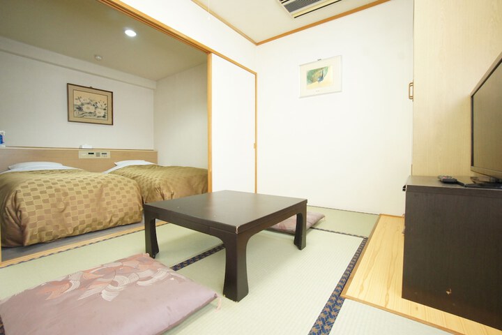 Room 9 of 33