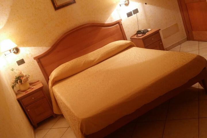 Room 12 of 48
