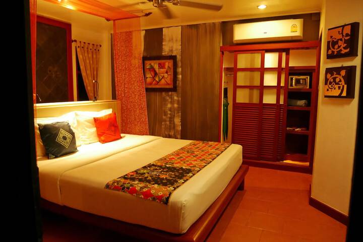 Room 27 of 153
