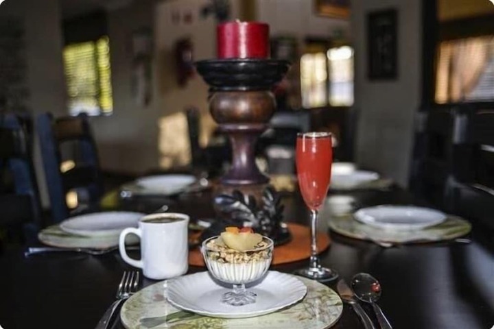 Dining 6 of 17