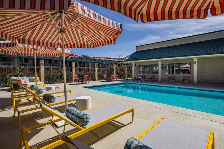 Pool 37 of 42