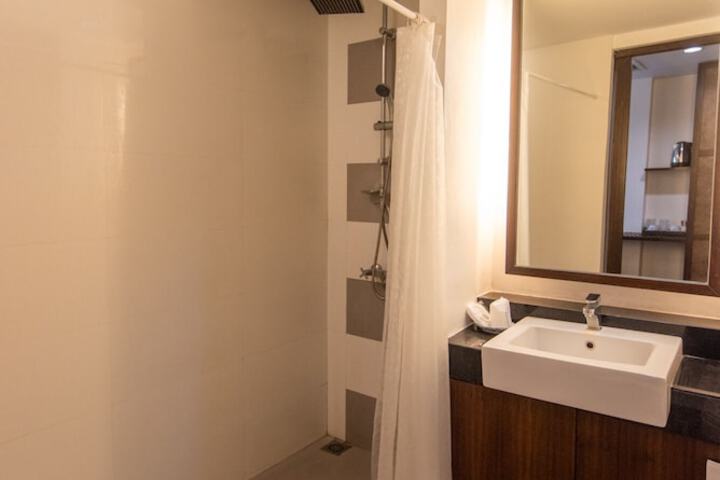 Room 13 of 23