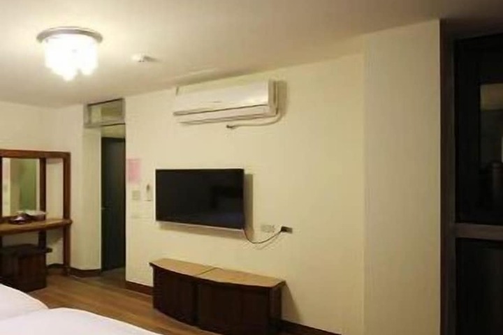 Room 12 of 35