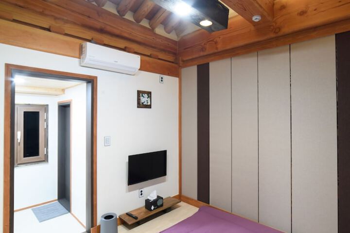 Room 5 of 52