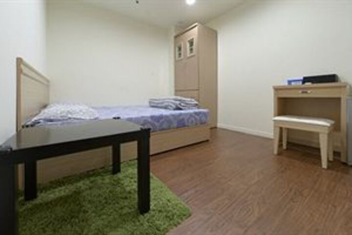 Room 12 of 21
