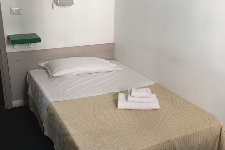 Room 14 of 36