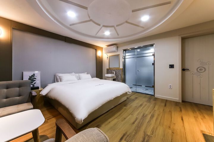 Room 49 of 67