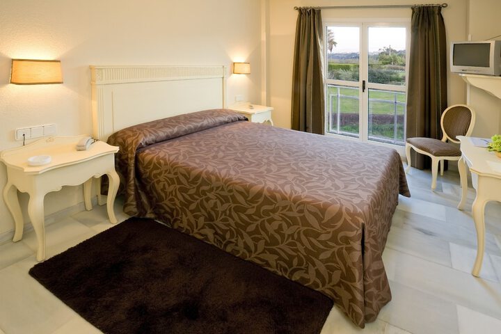 Room 3 of 37