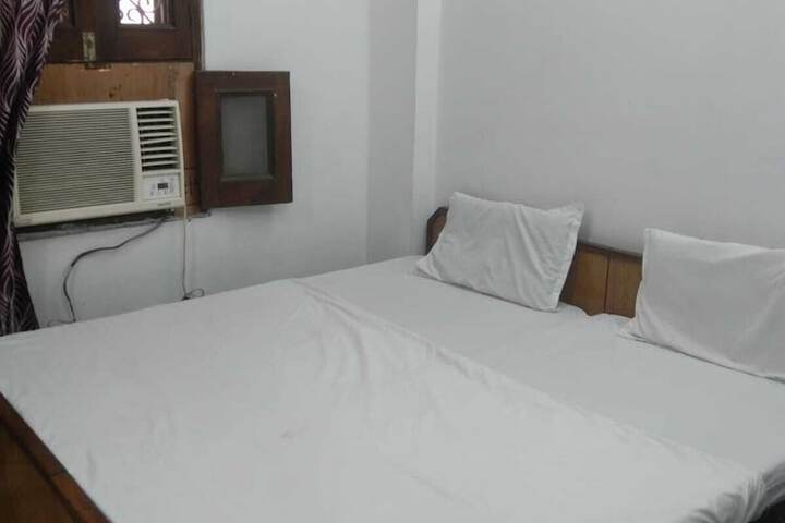 Room 28 of 60