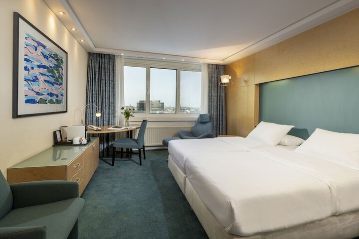 Room 32 of 72
