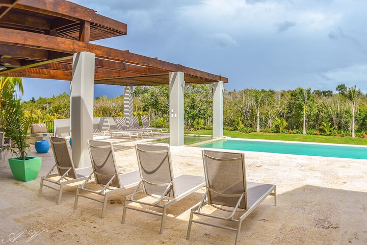 Sundeck 49 of 58