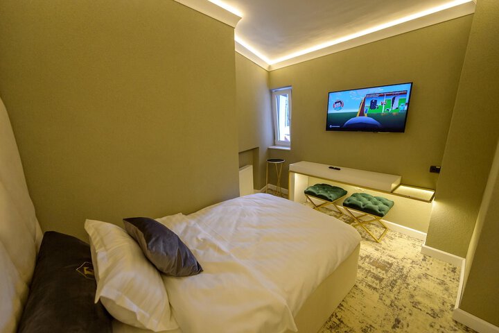 Room 22 of 104
