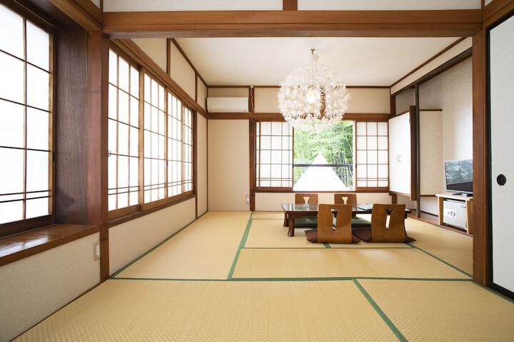 Room 12 of 51