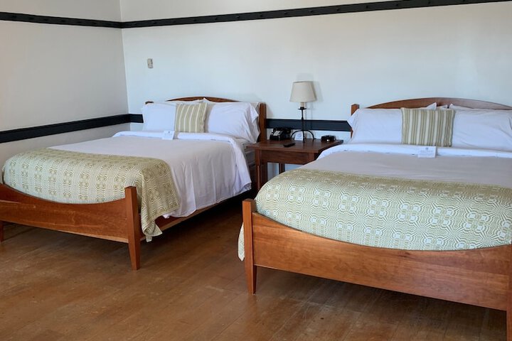 Deluxe Queen Bed (14 of 34)