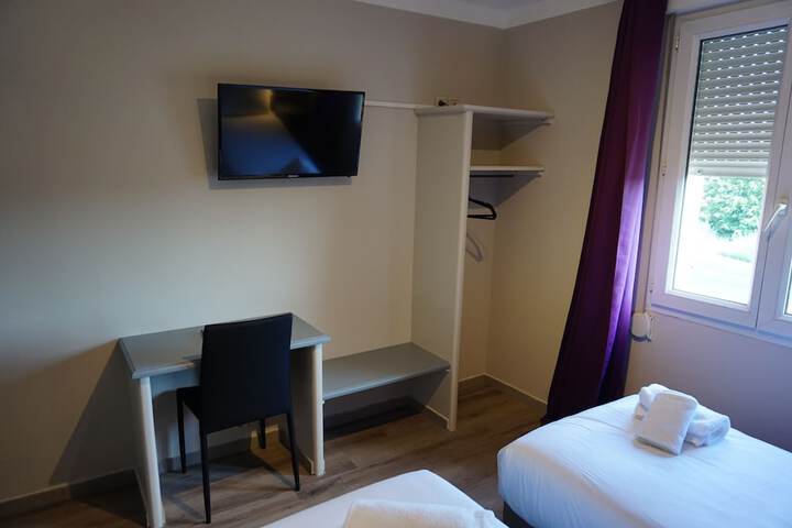Room 10 of 43