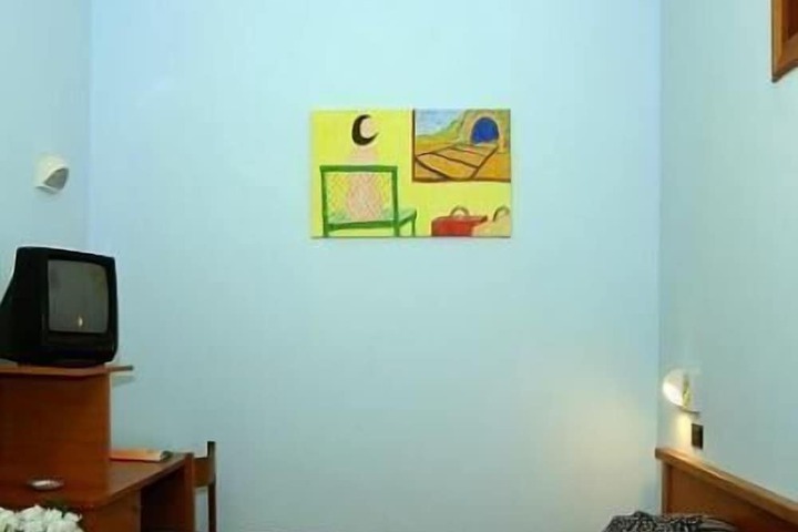 Room 11 of 27