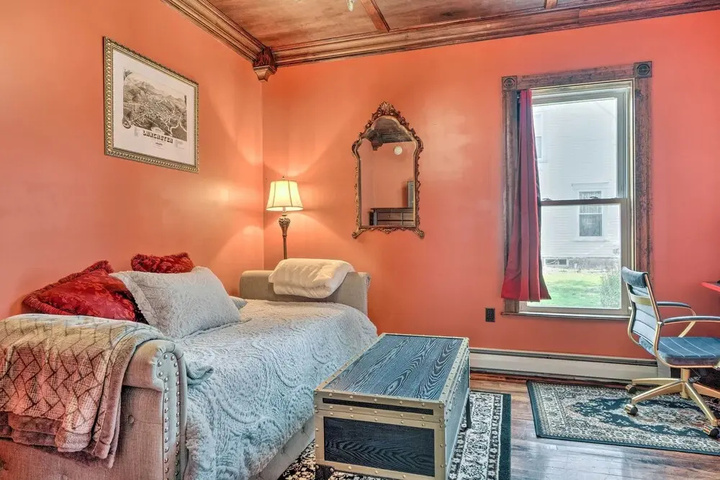 Room 4 of 17