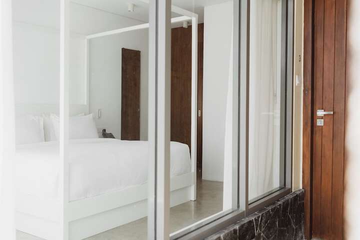Room 35 of 147